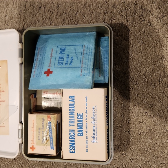 Boy Scouts of America First Aid Kit VINTAGE. CLOSET CLOSING - Picture 4 of 10